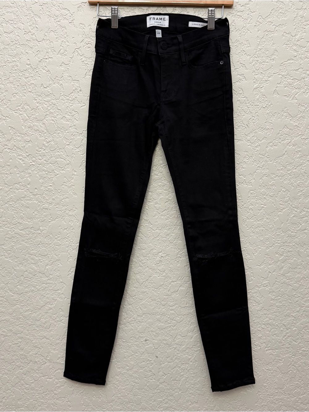 Frame NWOT Vian Ripped Skinny Jeans